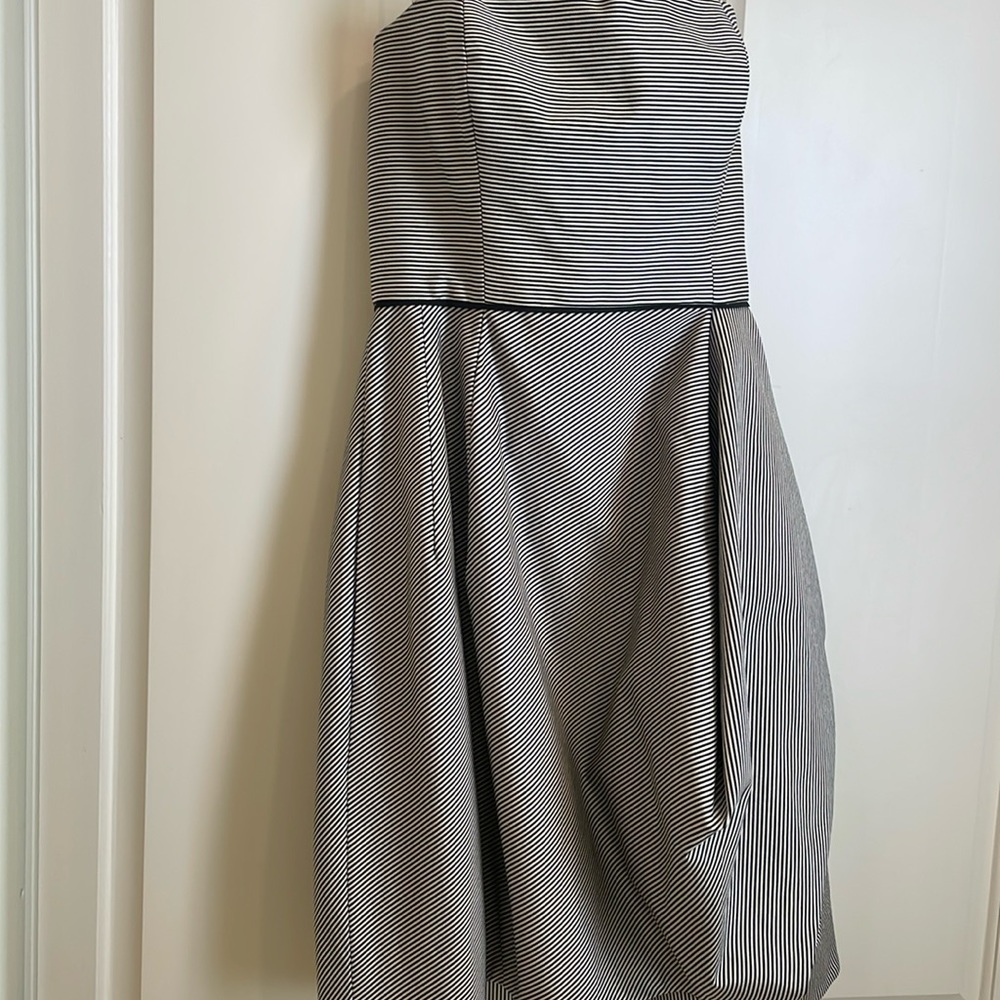 EUC Halston Heritage size 0 strapless dress